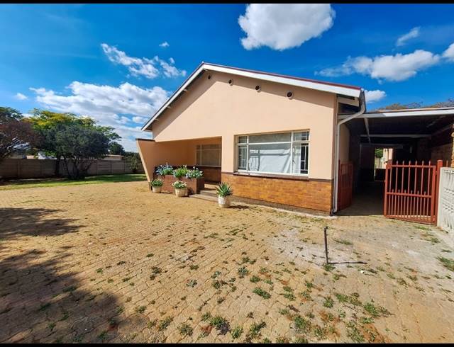 3 BEDROOM HOUSE FOR SALE IN RENSBURG